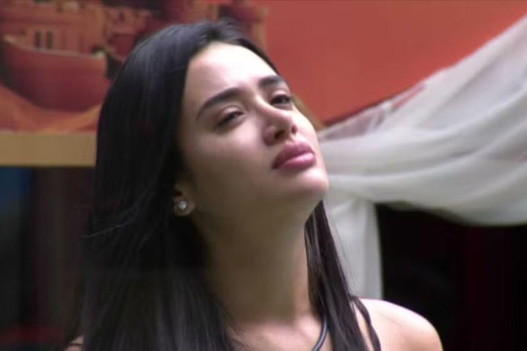 Em dia de Paredão, Jordana se emociona durante desabafo