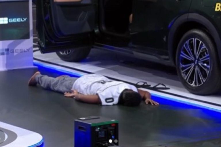 Momento tenso no BBB 26: Leandro Boneco passa mal durante prova